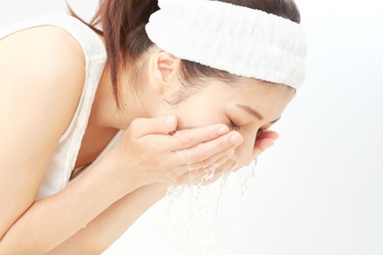 Berapa Kali Harus Cuci Muka dalam Sehari?